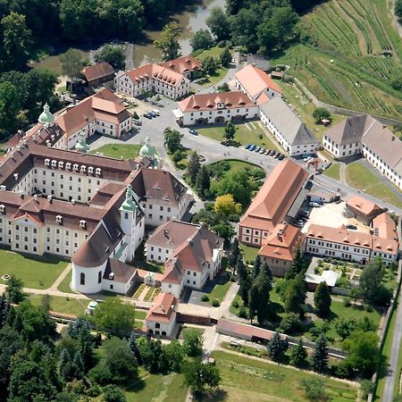 Gaestehaeuser St. Marienthal Kültér fotó