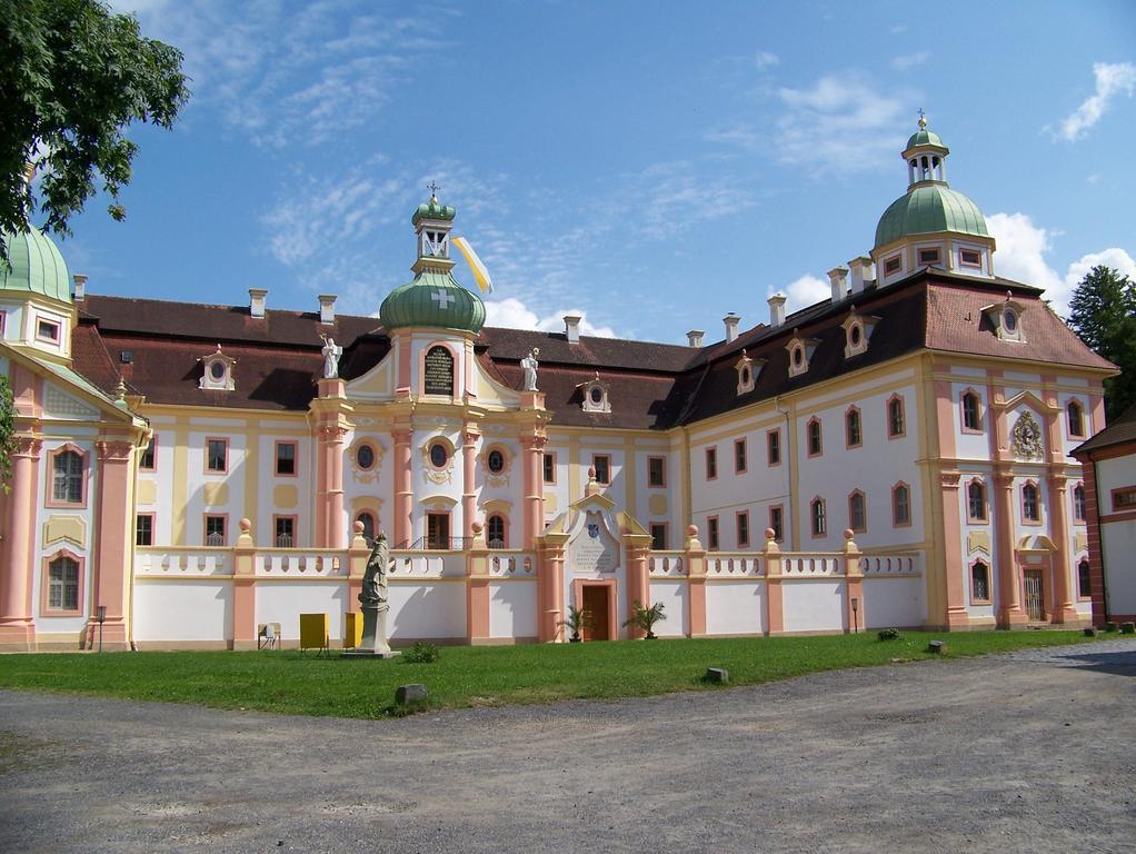 Gaestehaeuser St. Marienthal Kültér fotó